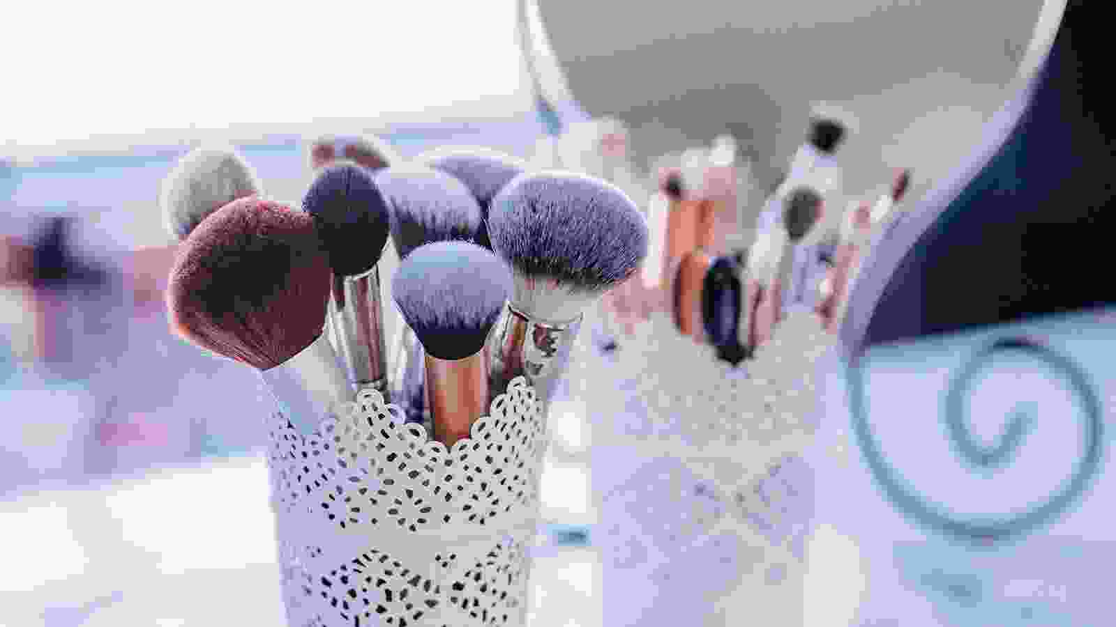 Manicuring gel and brush